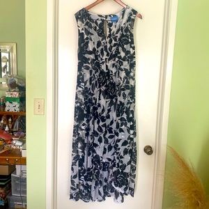 Simply Vera Wang lovely dressy black and white dress